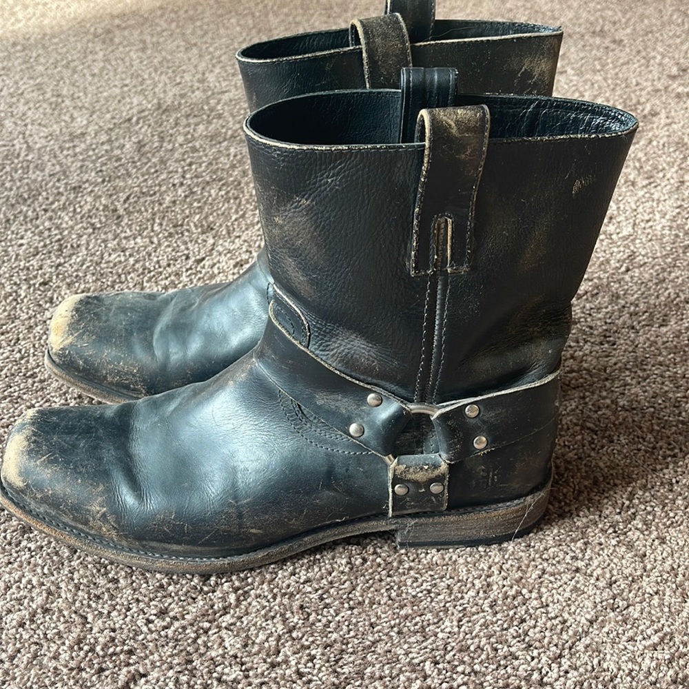 Frye Men’s distressed black boots